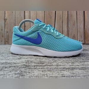Nike Tanjun in Teal/Blue Sneakers Women's Size 7.5